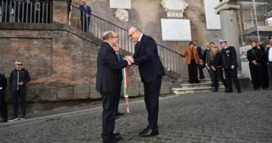 Carlo Verdone “Sindaco per un giorno”: in Campidoglio approvate nuove misure per servizi di prossimità e librerie