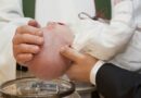 Battesimi in Italia tra calo demografico, nuove scelte e ruoli che cambiano